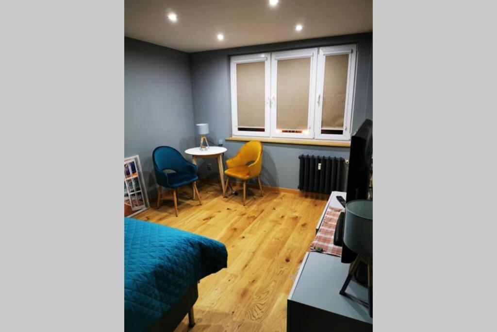 Apartament Dwuosobowy クフィジン エクステリア 写真
